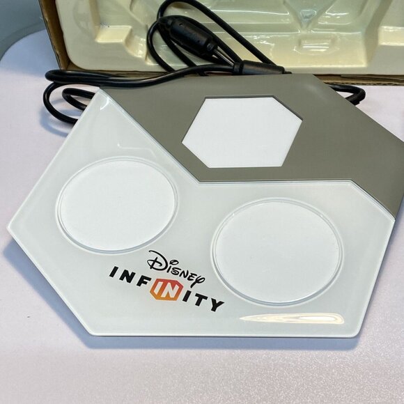 Star Wars Disney Infinity 3.0 Starter Pack Wii U + Hans Solo + Darth Vader Card - Picture 8 of 13